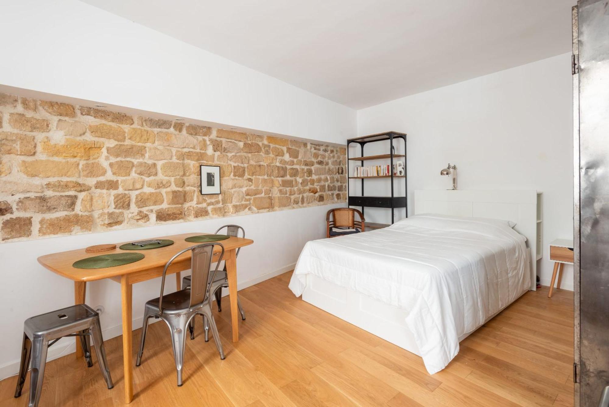 Stylish Canal Saint-martin Apartment Paris
