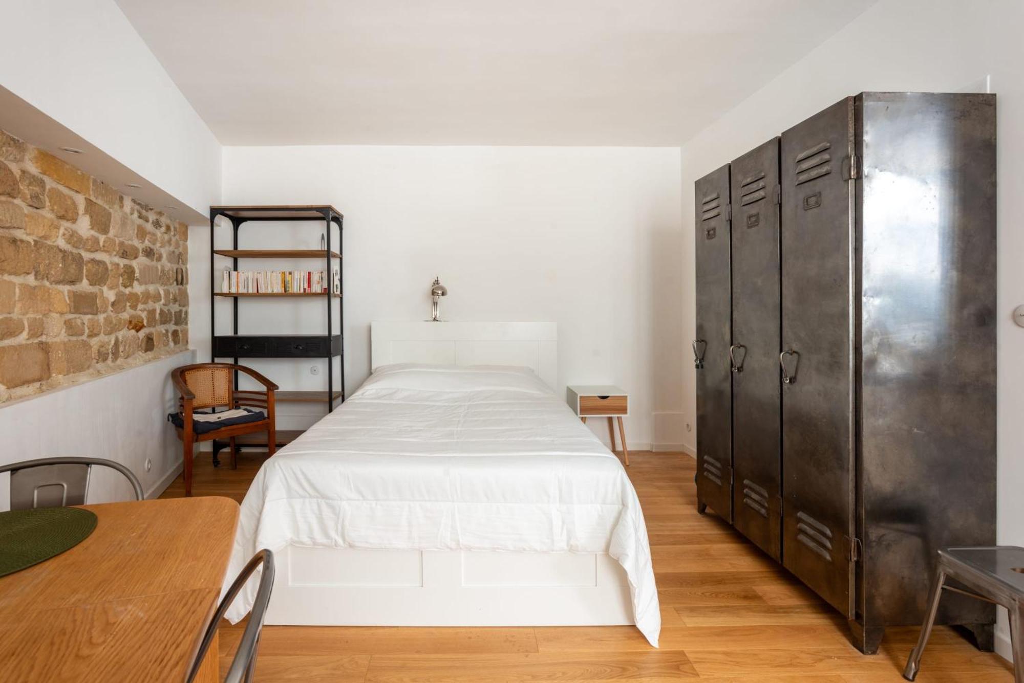 Stylish Canal Saint-martin Apartment Paris