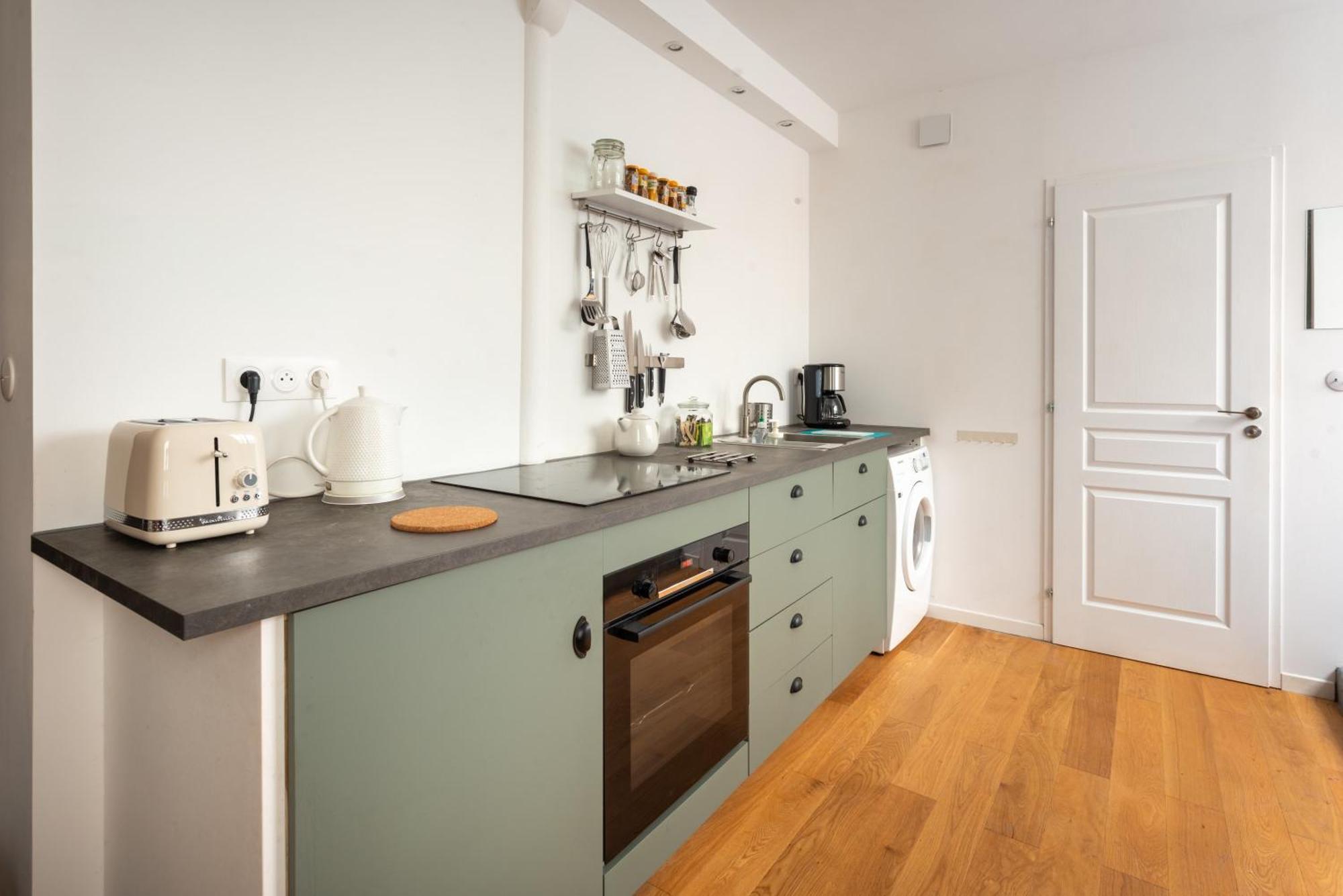 Stylish Canal Saint-martin Apartment
