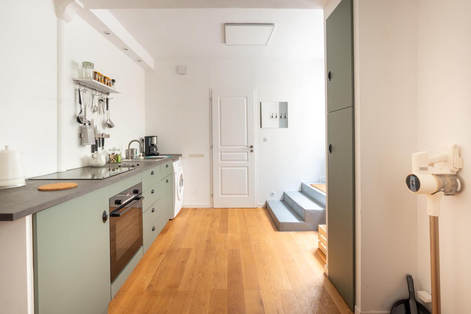 Stylish Canal Saint-martin Apartment Paris
